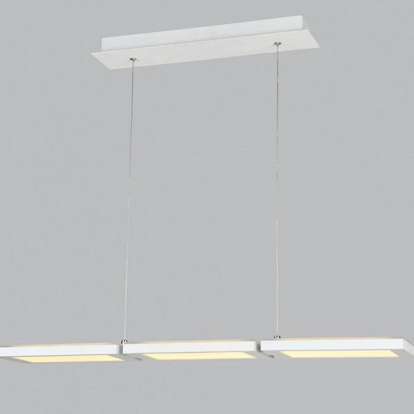 מסך אור שלישייה תלוי